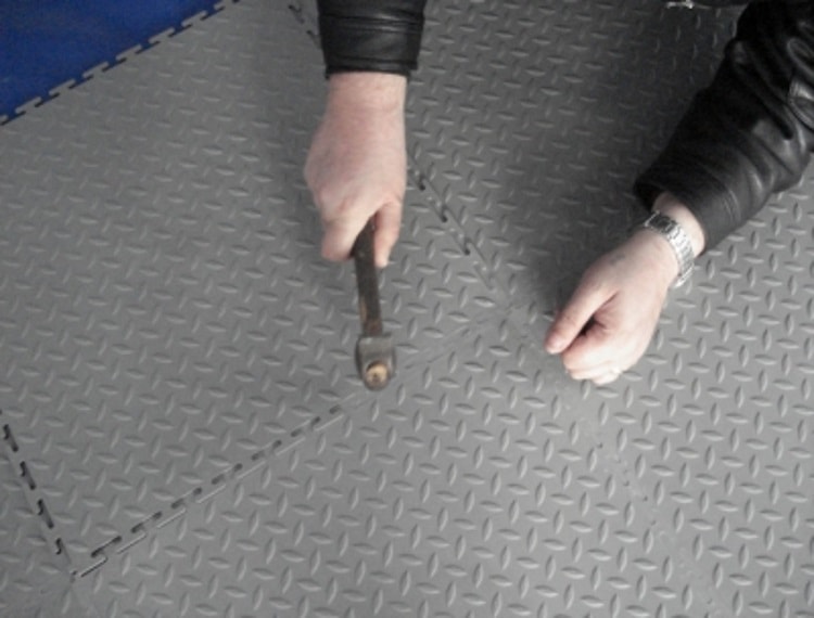 Сборно-разборные полы из плиток ПВХ «Унипол»