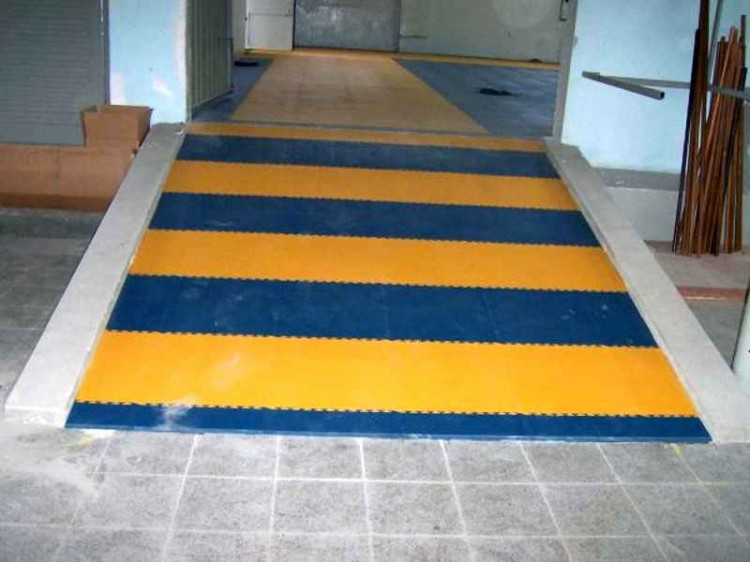 Каким клеем приклеивать модульную плитку ПВХ?