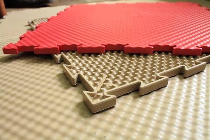 «FACTOR» и «SENSOR TECH» - сборный пол для  магазина и фитнесзала