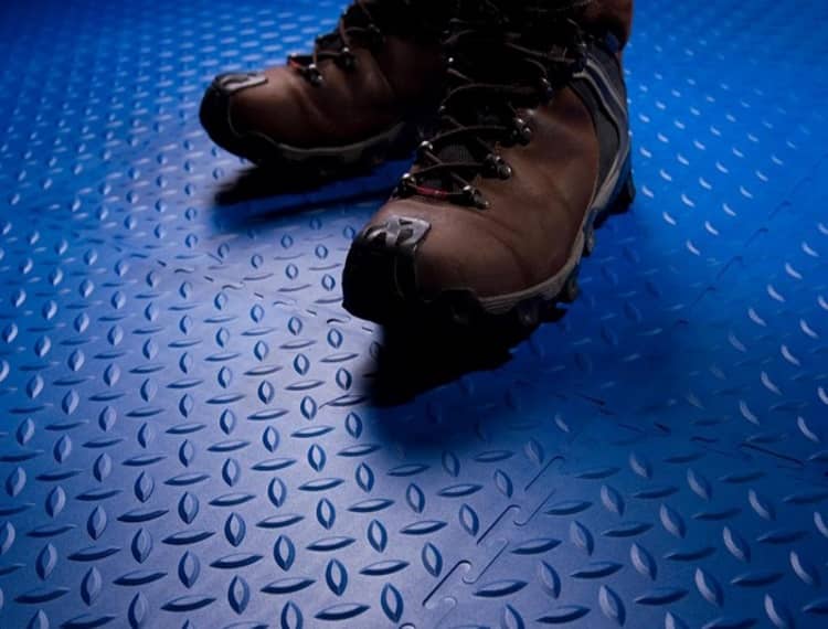 Как выбрать модульную плитку ПВХ для пола