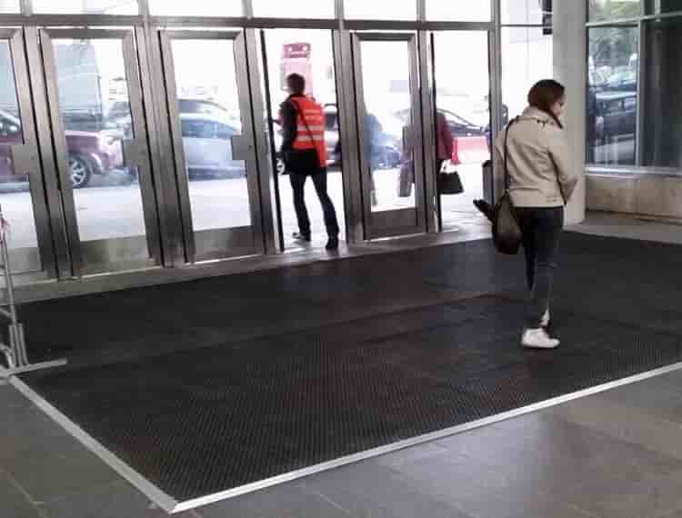 Грязезащитные напольные пластиковые покрытия из ПВХ