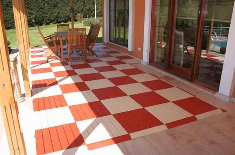 Модульный пластиковый декинг для загородного дома